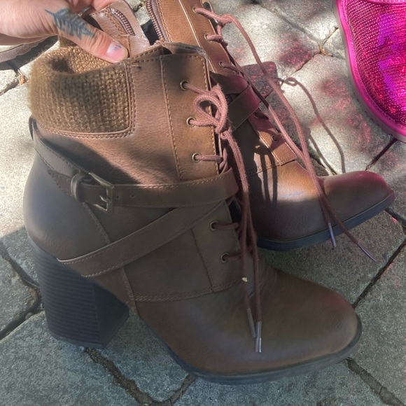 Boots - Picture 5 of 5